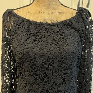 Black lace Brontë l/s tunic top